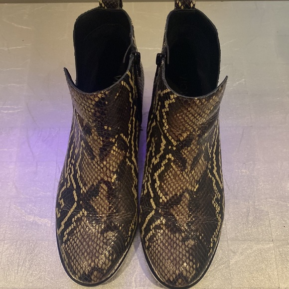 Vionic snake skin like booties - Picture 3 of 7